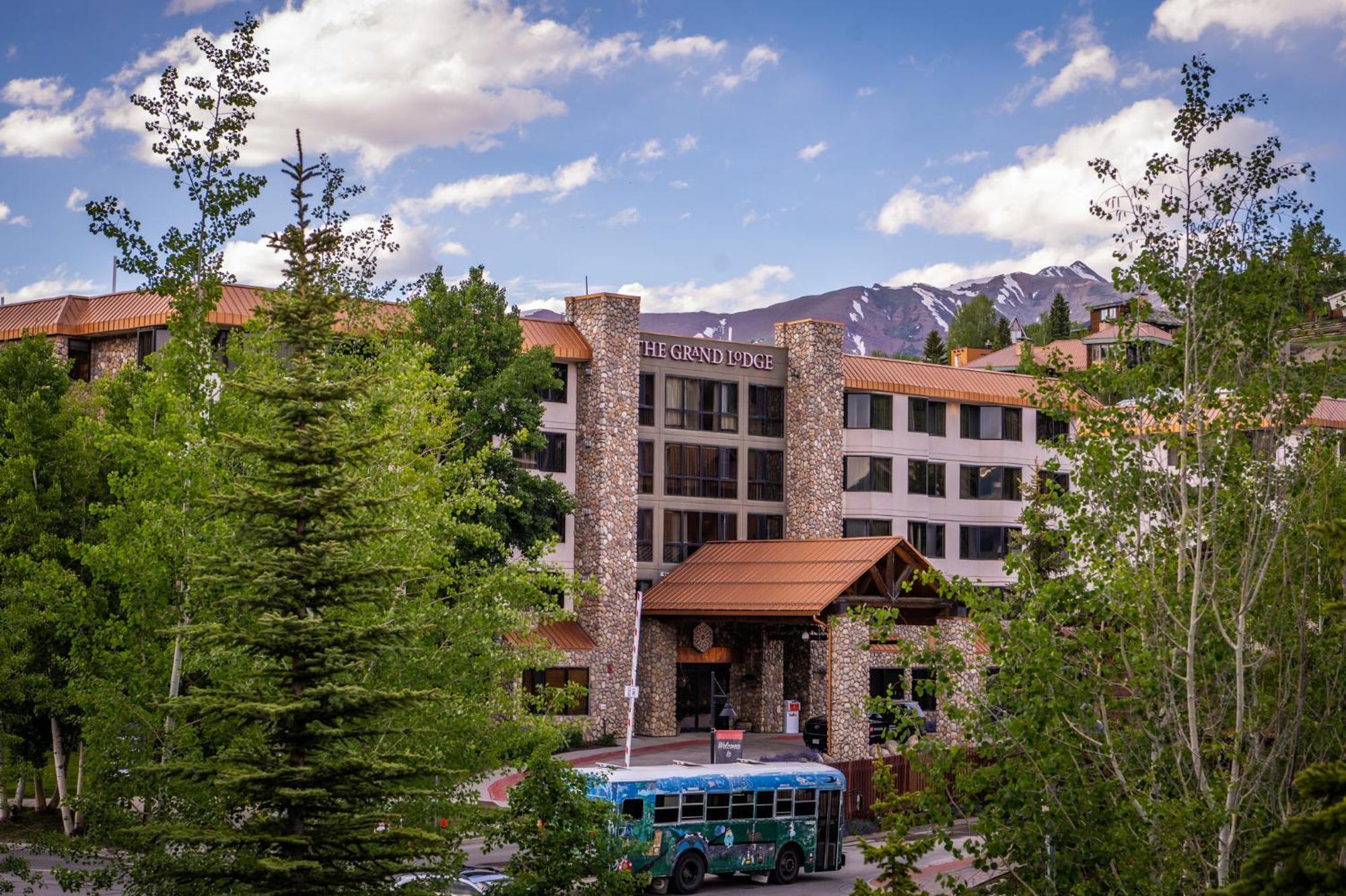 The Grand Lodge Hotel And Suites Mount Crested Butte Exterior photo